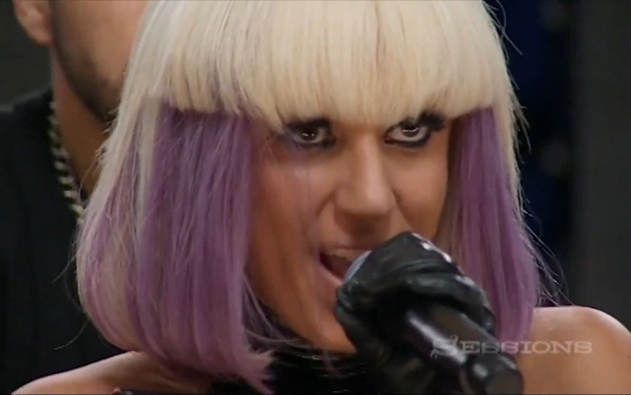 [图]【扑克脸】Lady Gaga - Poker Face (Live 2009.03.06 The AOL Sessions)