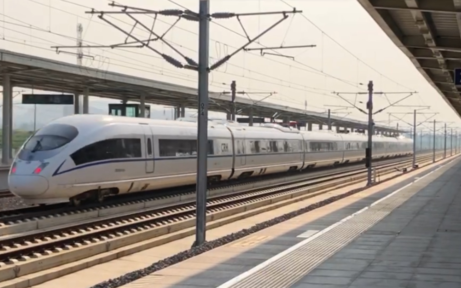 【中国高速铁路】g5563次高速通过蒙山站_哔哩哔哩_bilibili