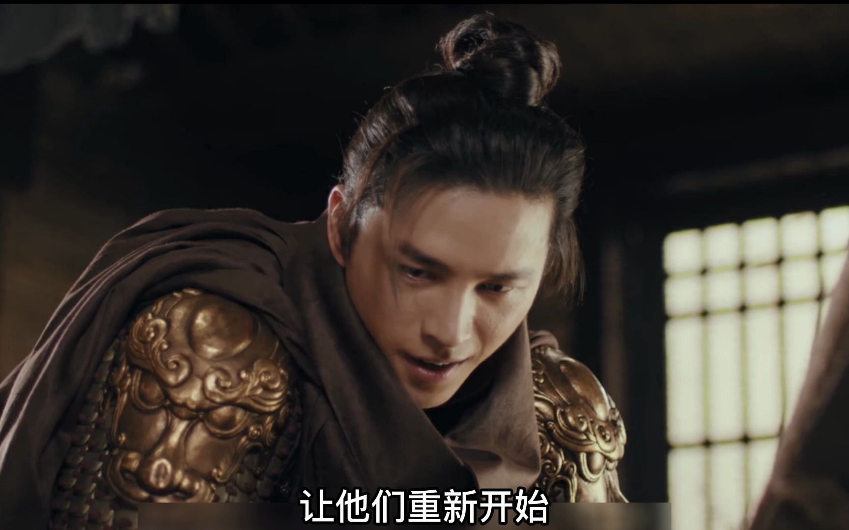 《骊歌行》陆盈盈为挽救梁王的心,不惜陪他入狱,梁王悔悟,在喝毒酒前