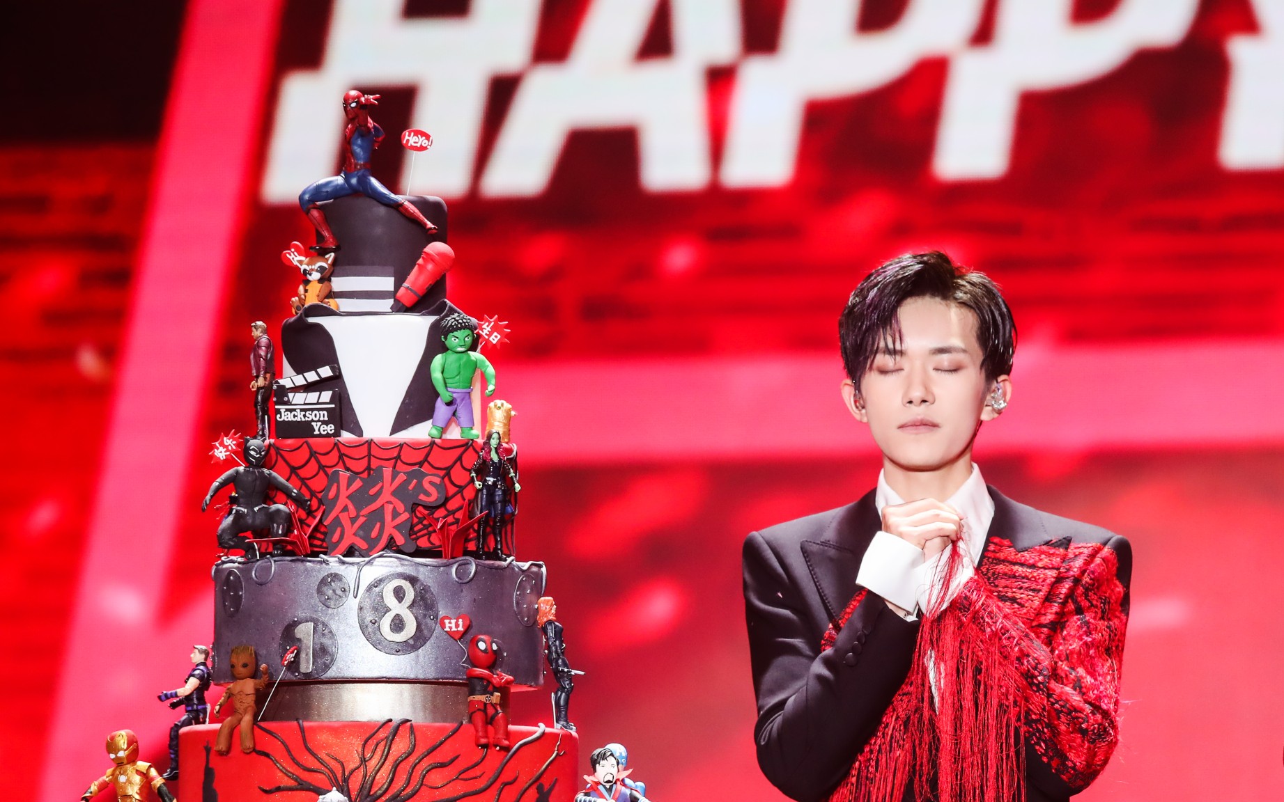 易烊千玺十八岁生日会看台视角