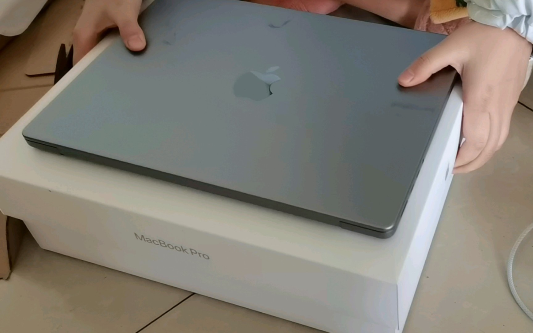 macbookpro14寸 m2 pro,沉浸开箱,拼多多百亿补贴,全新未激活安全下车