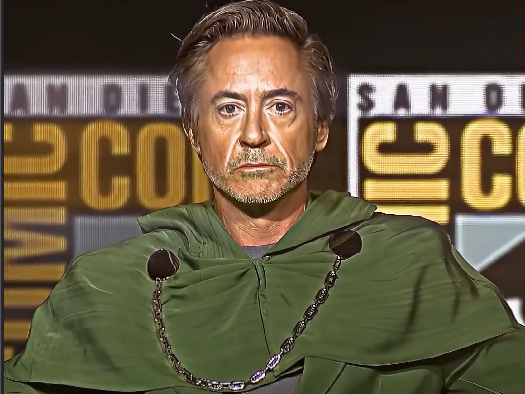 "他回来了…… 以毁灭博士的身份……"