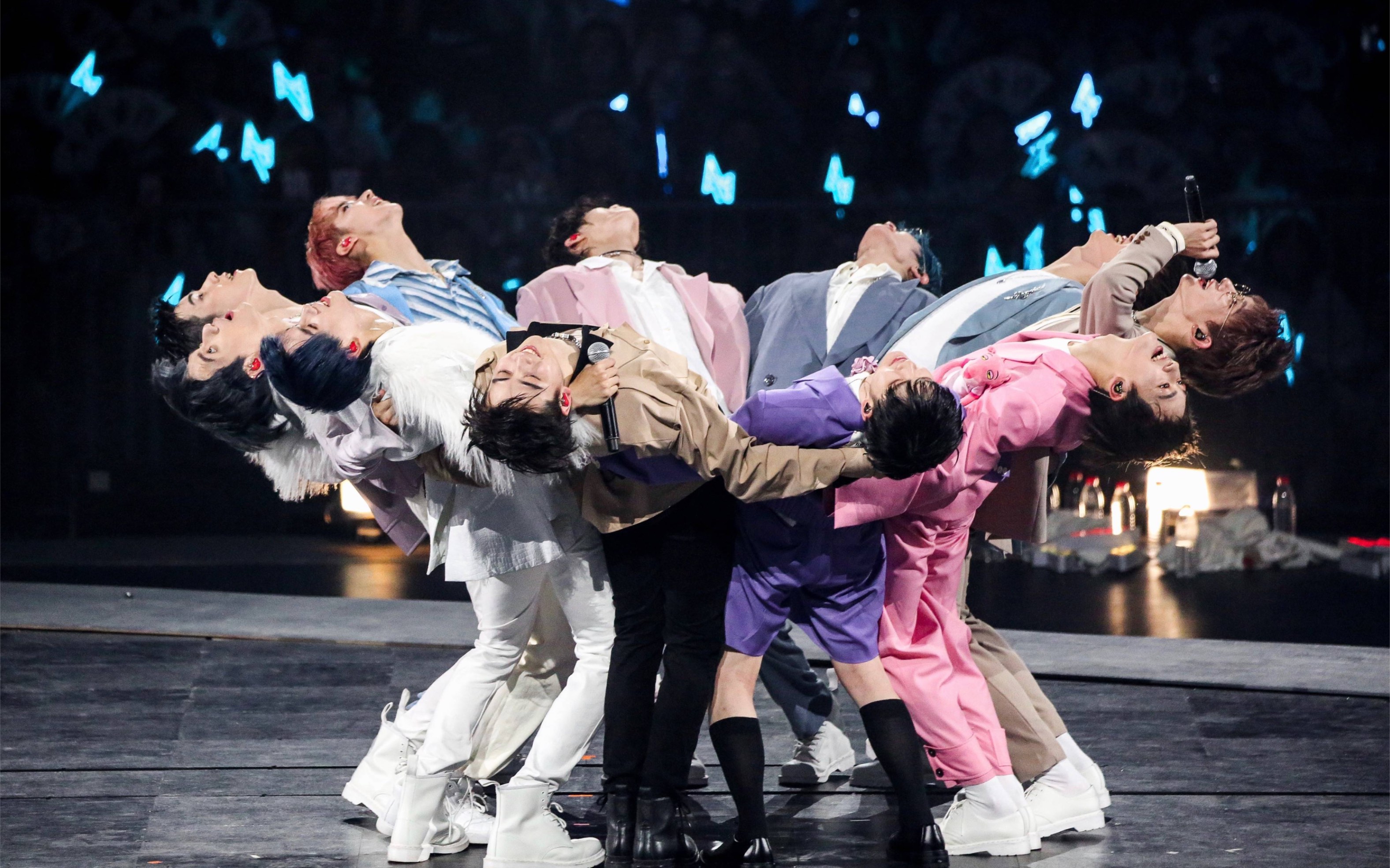 r1se创造营2020表演赤脚追光曜