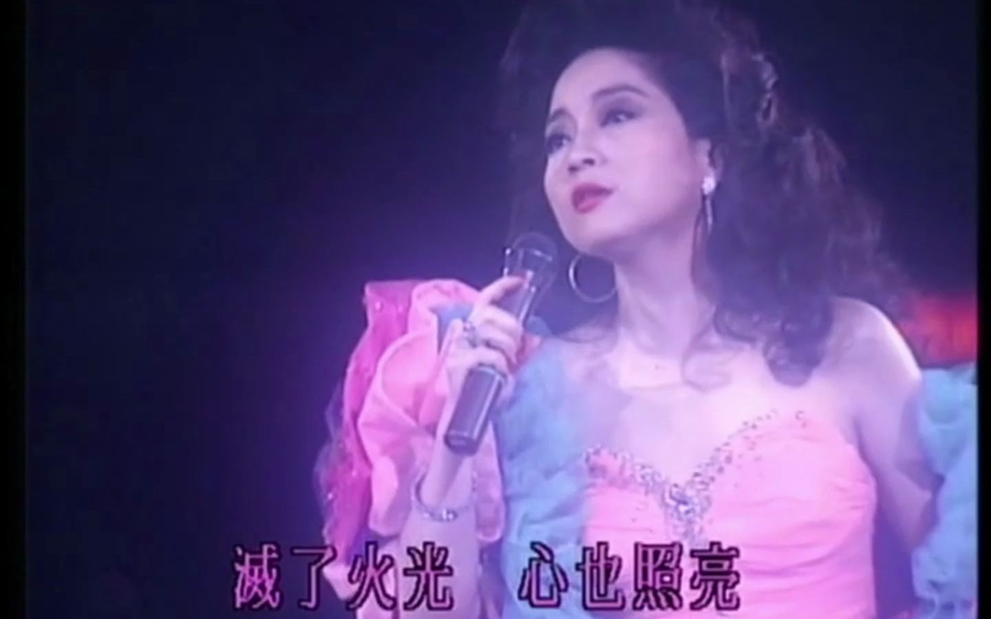 [图]徐小凤 - 夜风中 1989金光灿烂红馆演唱会