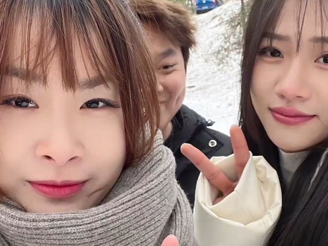 修好这个车,我们打算去山上看雪,吃泡面#修车 #下雪-小阿兰修车吖-小