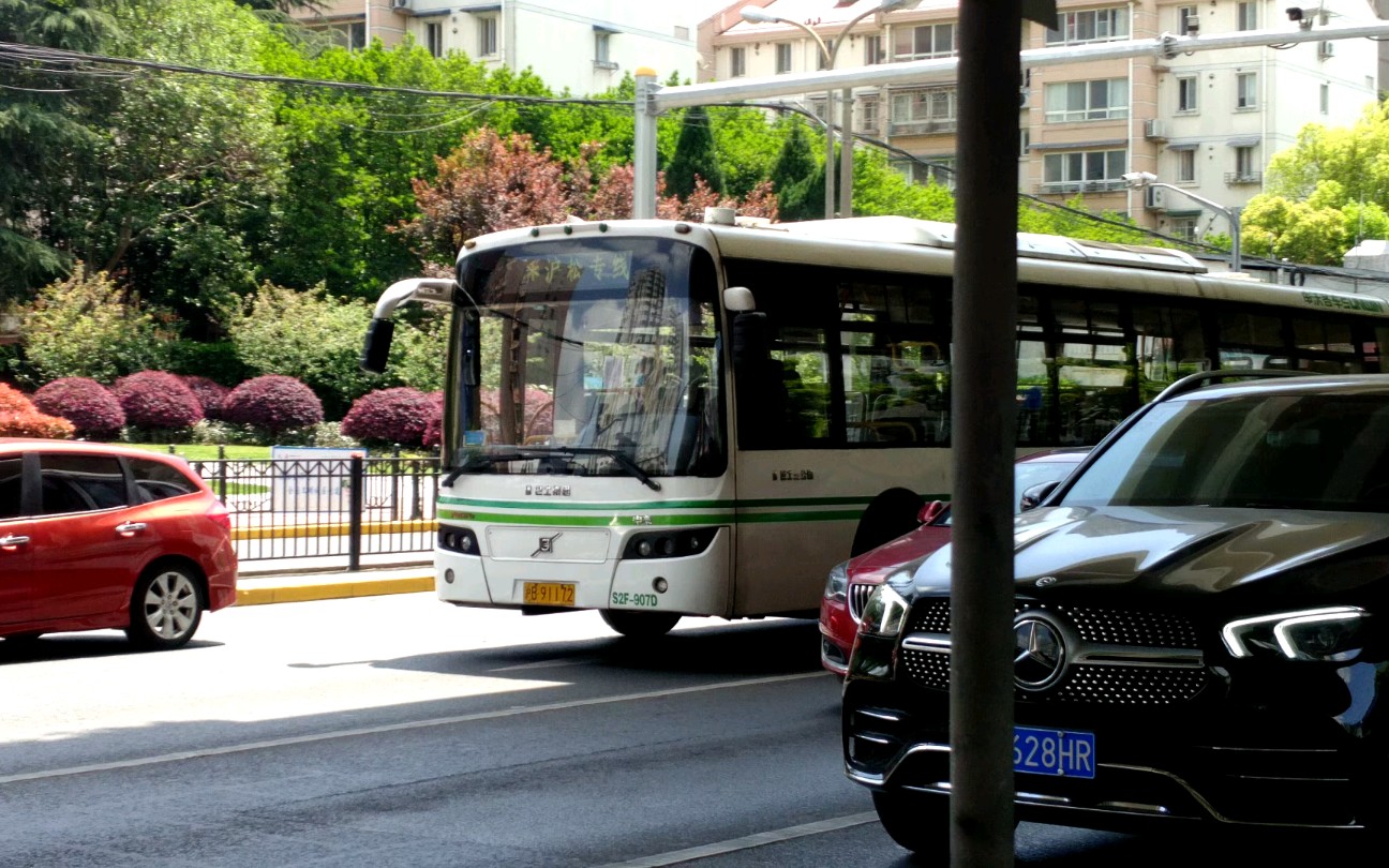 (4k 上海公交)沪松专线s2f-907d起步通过龙漕路沪闵路路口