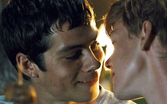 少狼丝带扮伪娘被基友抓个正着