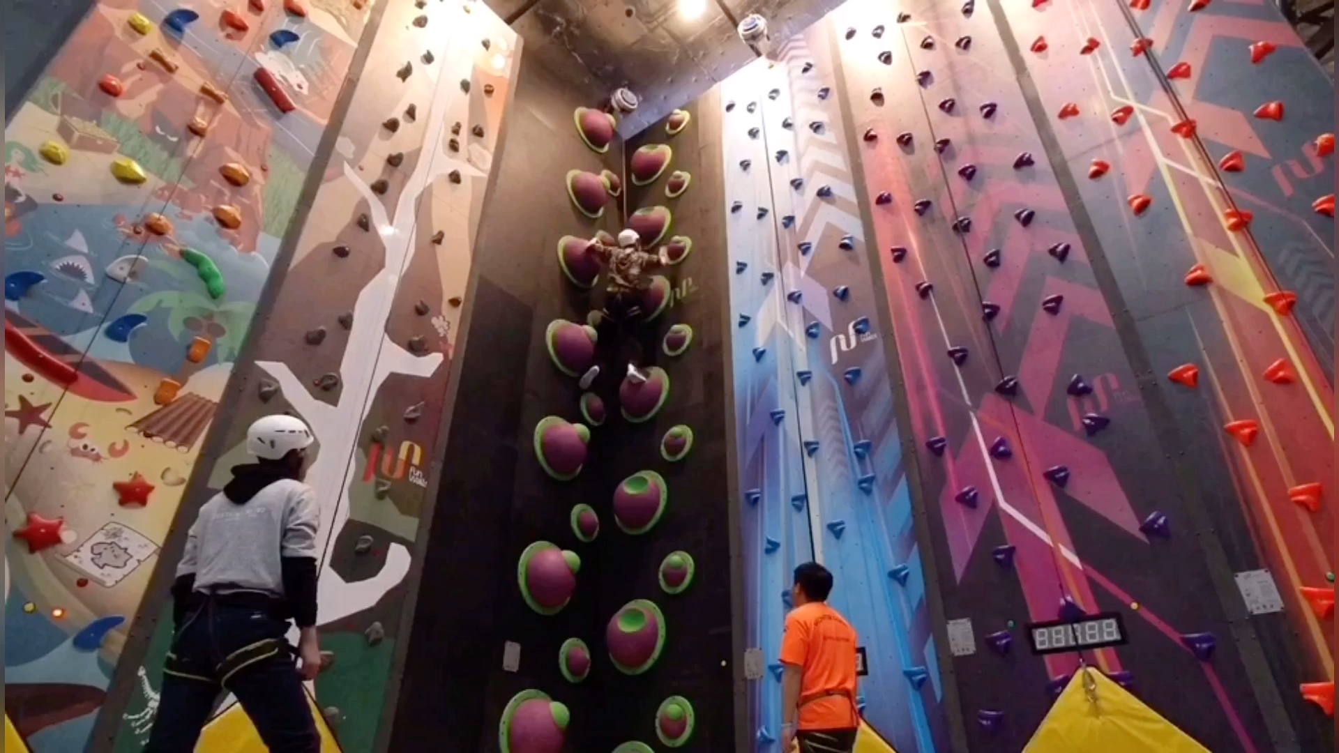 打卡北京运动萌兽馆 里面居然有dancerush翻版跳舞机_哔哩哔哩 (゜-゜