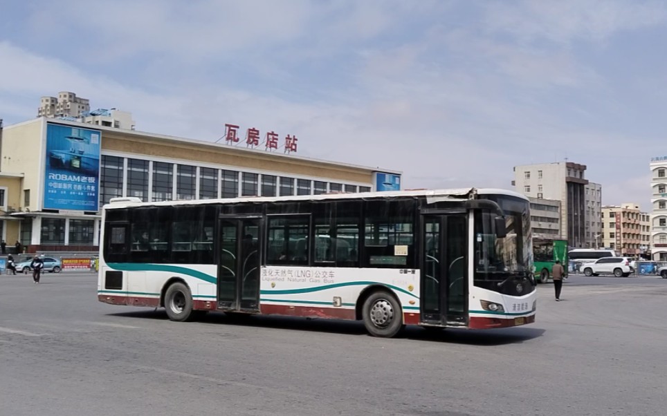 瓦房店公交5路瓦房村方向一汽ca6125urn33火车站出站