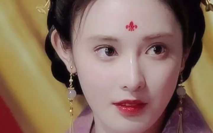 穿紫衣的小枫真的像位皇后