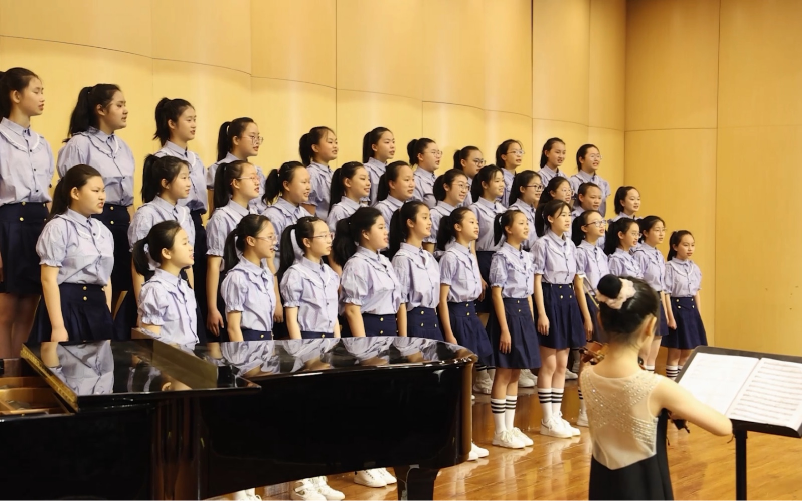 红旗青少年合唱团「第四中学分团」"只争朝夕,不负韶华"青春时光终将