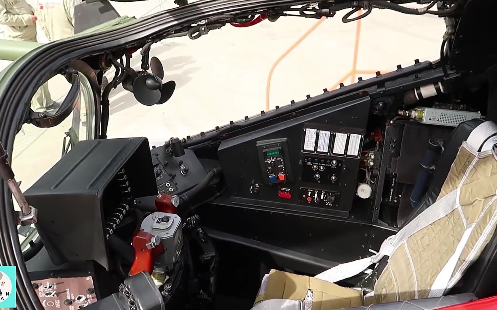 超清晰近距离实拍米35直升机含座舱内部视频