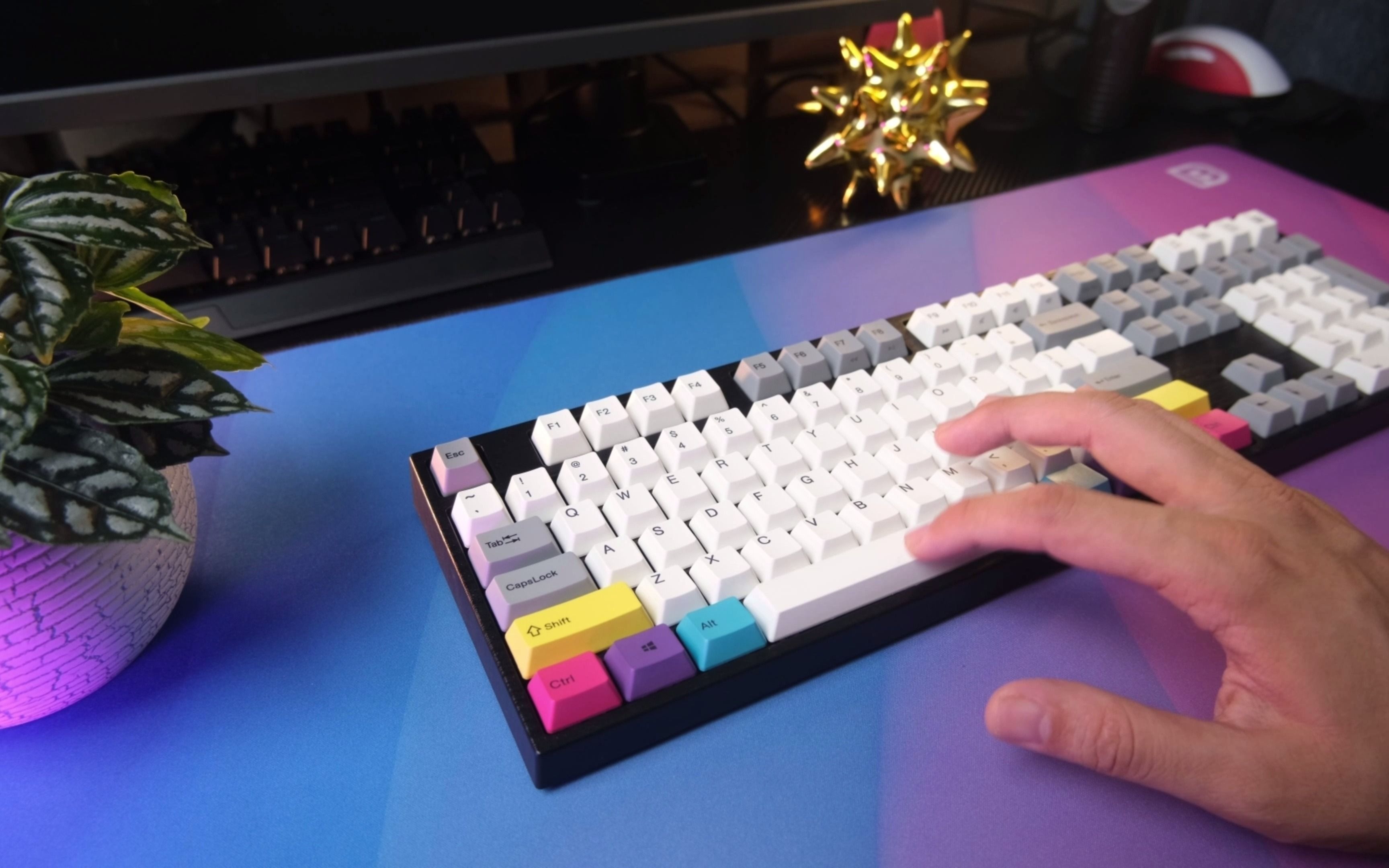 敲击上头 阿米洛静电容v2机械键盘 樱花粉轴初体验_哔哩哔哩_bilibili
