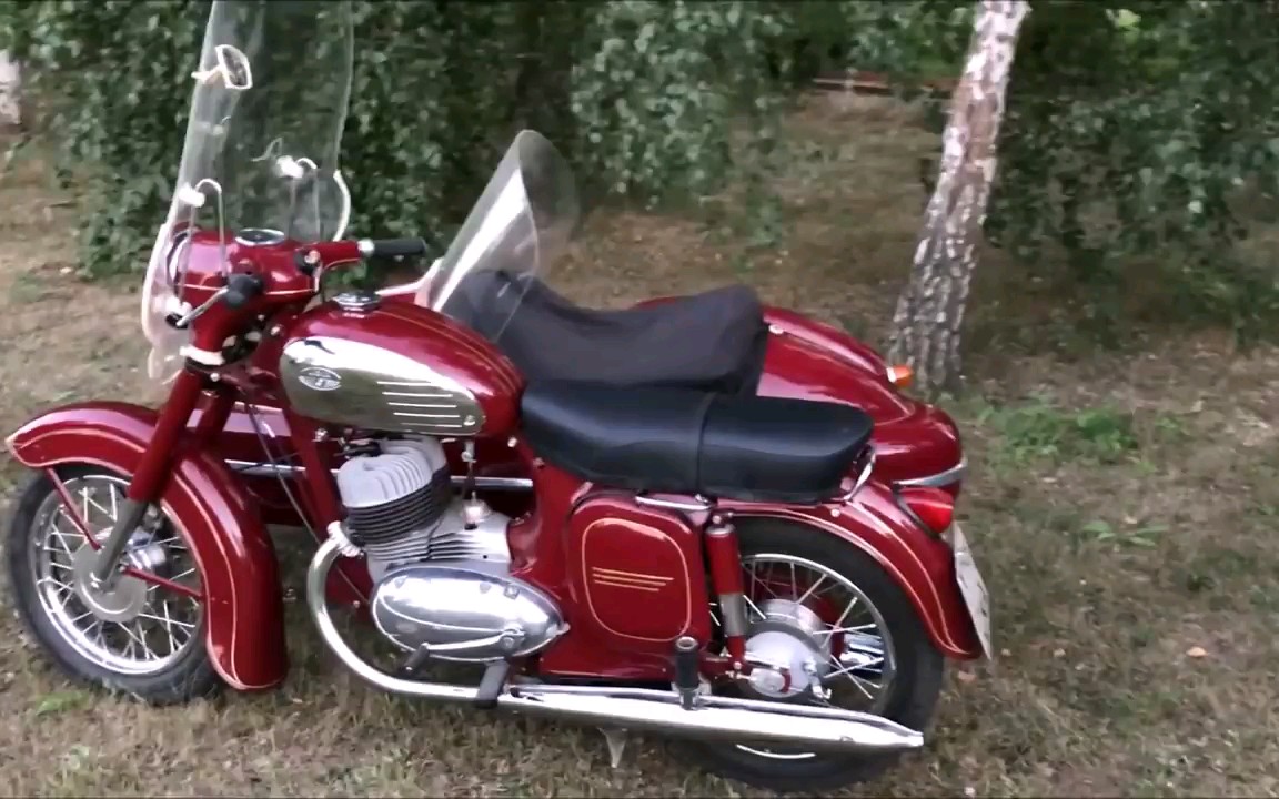 一辆1972年生产的jawa350摩托车 在这看到了幸福250的影子 两冲程宗师