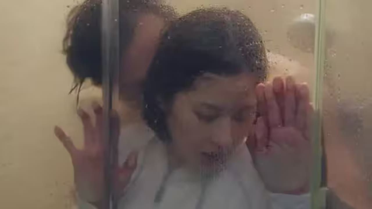 “都是为了孩子妈妈胸罩不穿了胸怀打开了，爸爸教你拉人垫背有事别自己扛就问你和解不和解！”，李秉宪都演这么拉的角色了，以前都是演高手大