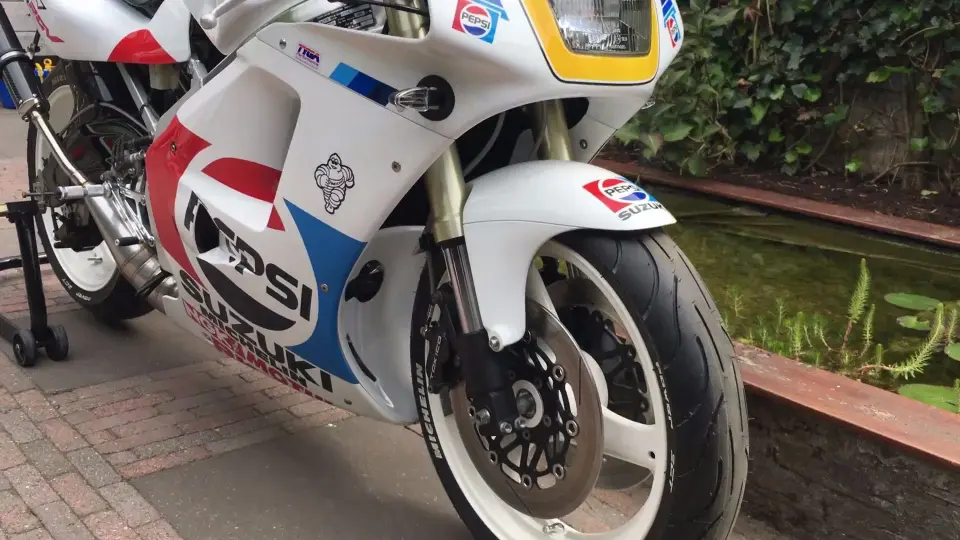 铃木Suzuki rgv250 VJ22期珍藏款静态视频展示二冲时代的直线王_哔哩哔 