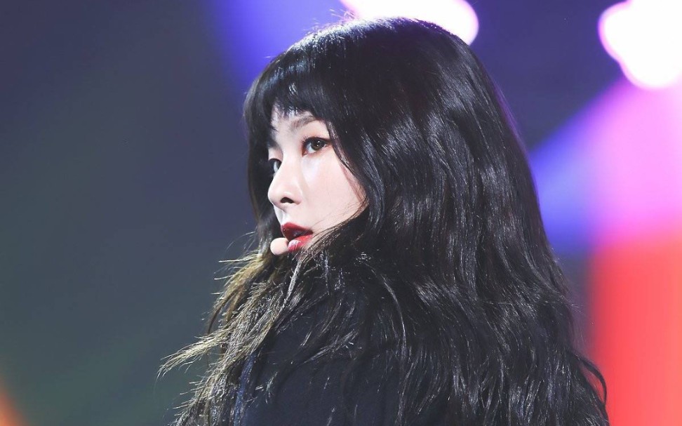 姜涩琪〗齐刘海 黑卷发!没有人可以抵抗得住皮卡布时期的帅气康琪