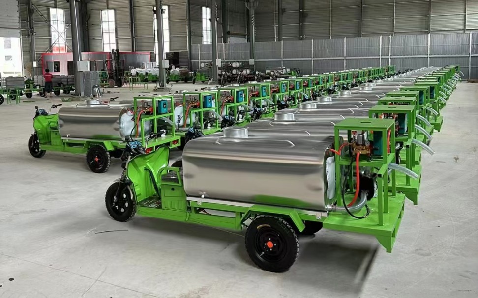 电动雾炮洒水车!