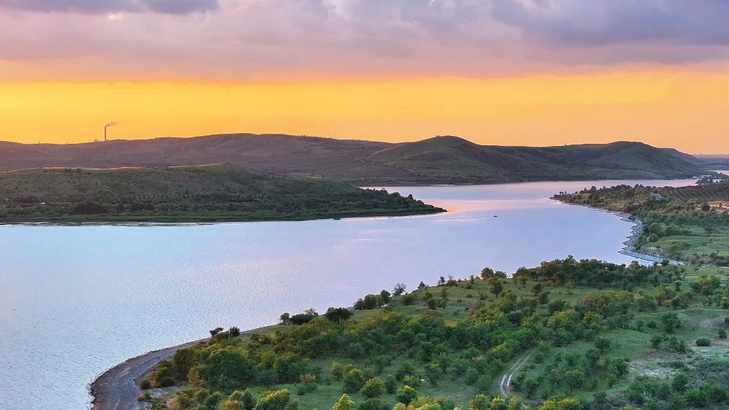 多伦湖暮色!(袁丽鹏摄)