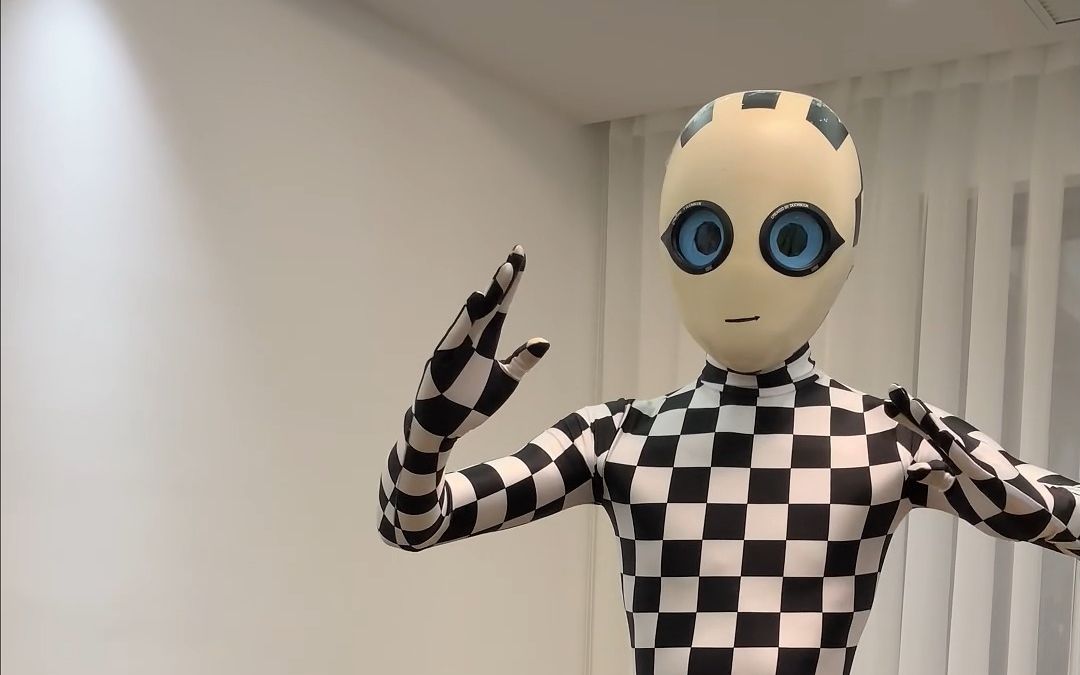 聚会后一片狼藉怎么办?机器人男友上线