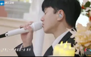 Télécharger la video: 张杰唐嫣合唱《何以笙箫默》主题曲，张杰一开口就绝了