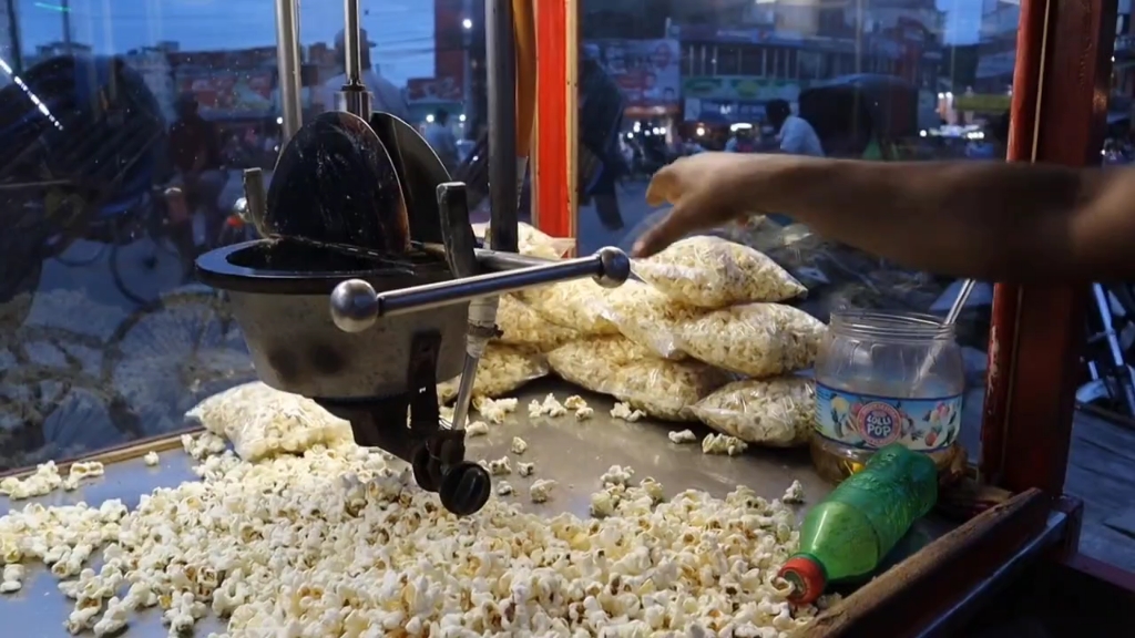 舌尖上的街头印度街头爆米花据说一天能卖1顿