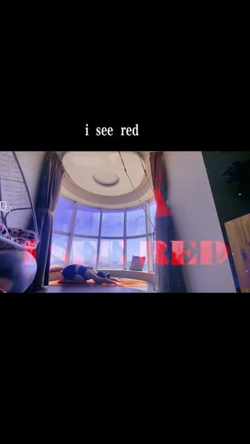 《i see red》我眼中只有怒火~365dni:和黑帮大佬的365天插曲!音色和节奏都在低沉中透着震撼𐟑欧美的电影插曲做的都超赞,总能给电影加分不少[强]...