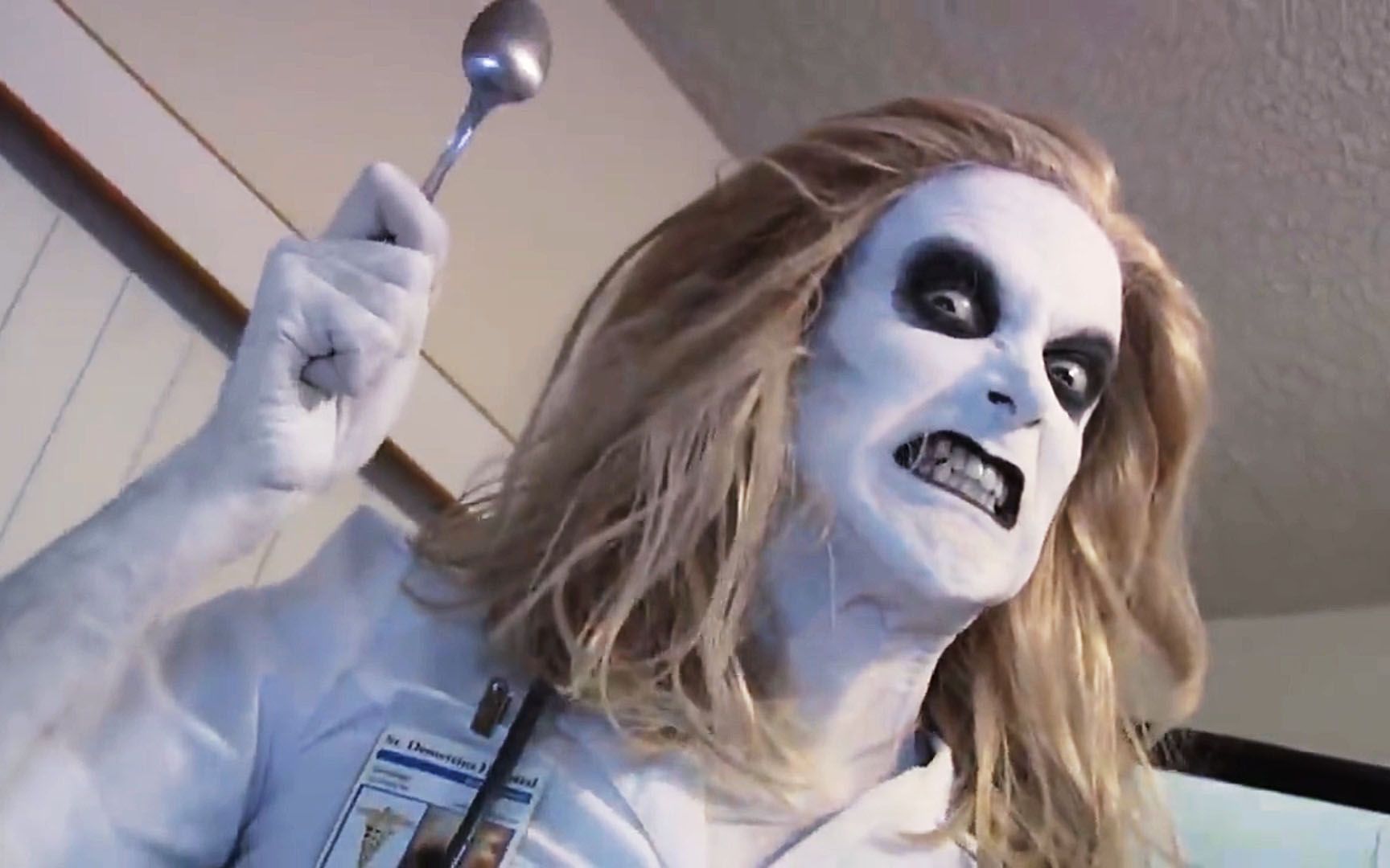 杀手换女装拿勺子杀人把男子吓的跳楼自杀勺子杀人狂续