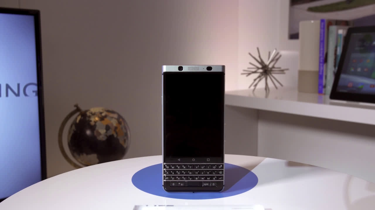 [图]The New BlackBerry Phone You Should Know About!