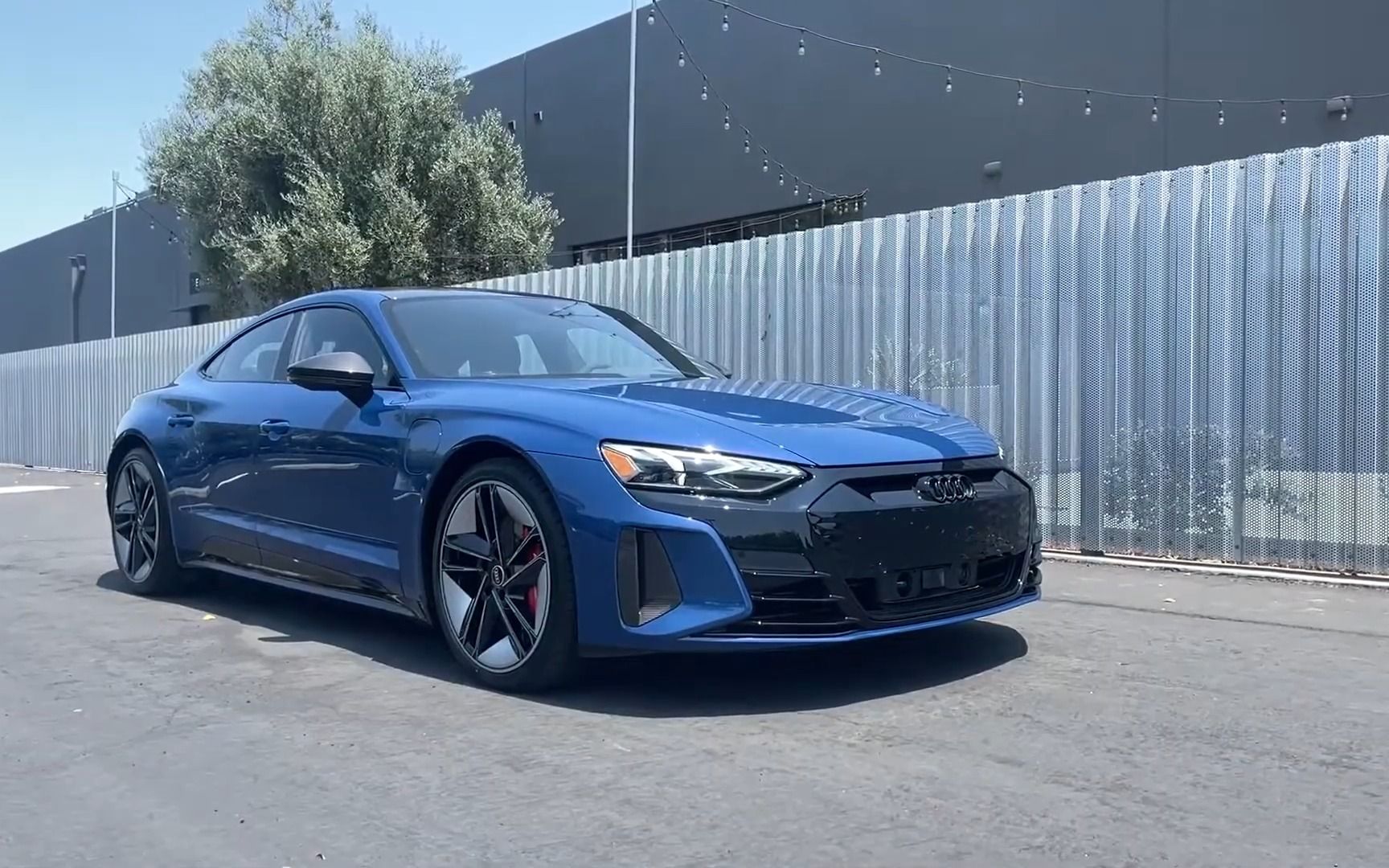 打造高性能四门纯电轿跑,2022 audi e-tron gt rs不容错过!