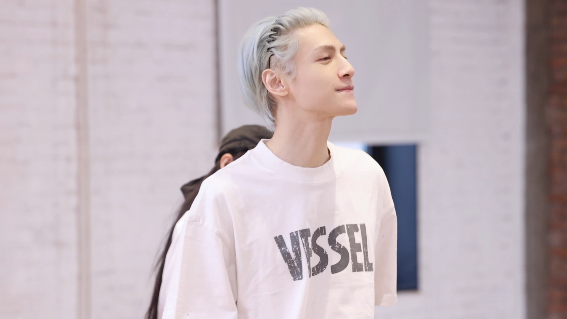 垃圾站梦中的白月光,白毛纯纯纯素颜长这样…【罗云熙61演唱会彩排