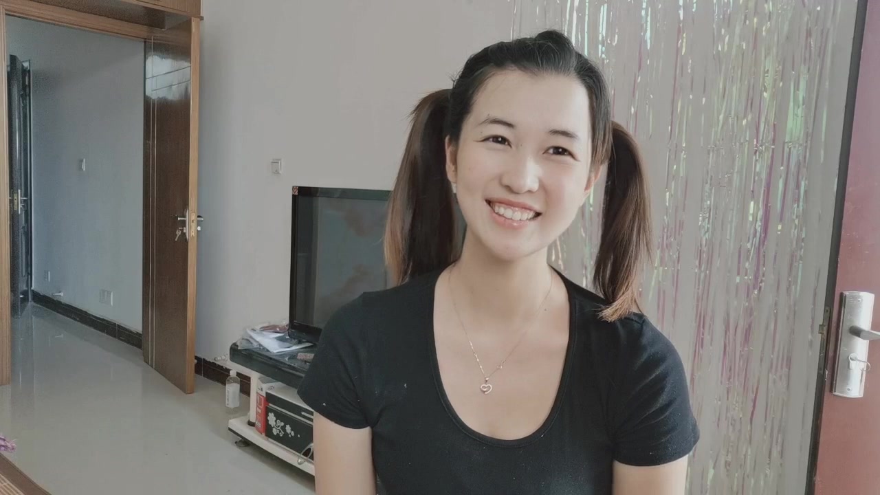 95年大平姐扎两个辫辫感觉回到了16岁,我都被自己的可爱萌到了