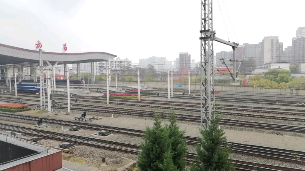 z126次列车进武昌站