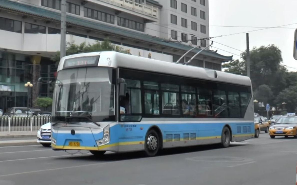 溜達在北京城裡的無軌電車2