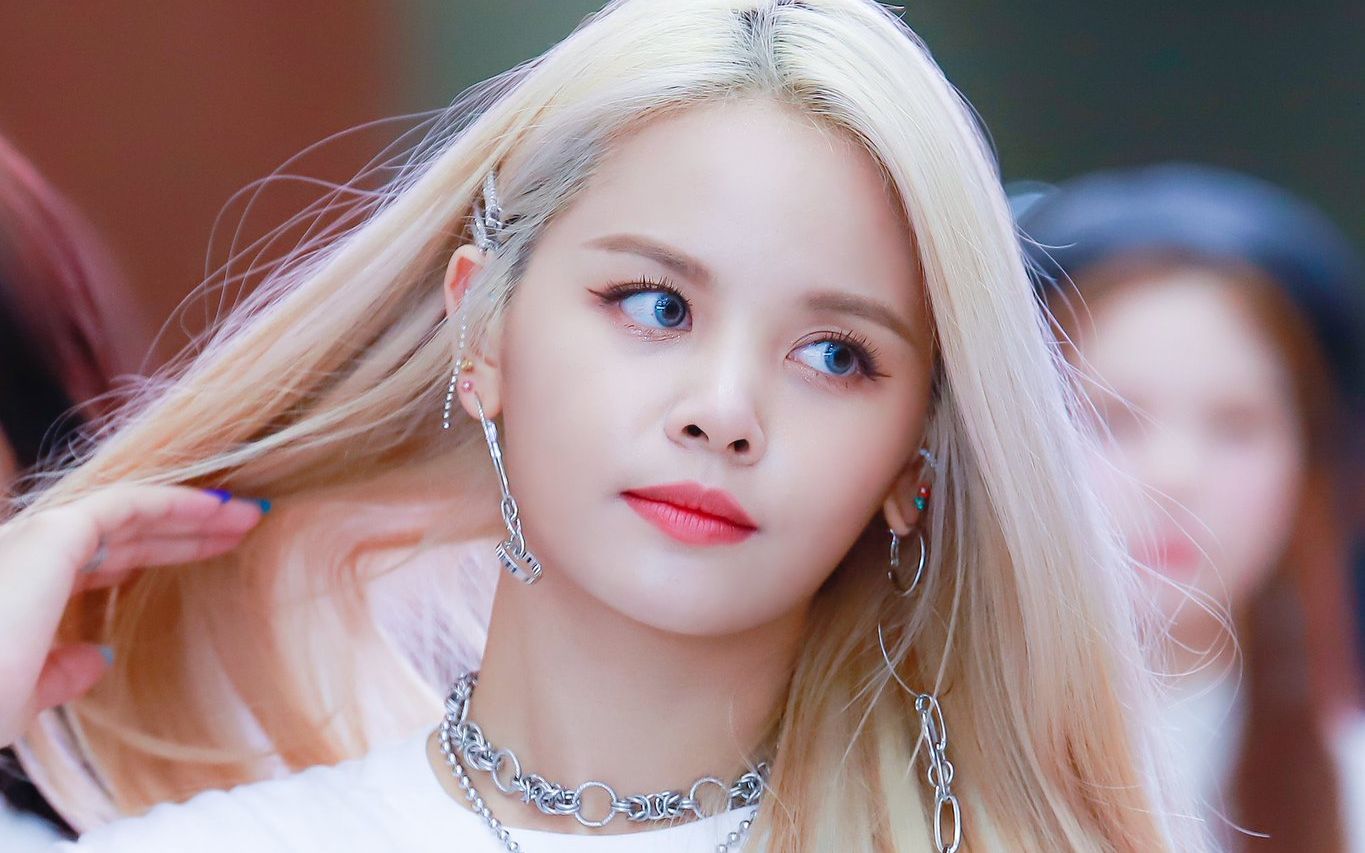 真人芭比娃娃在线表演black dress,clc泰国成员sorn直拍