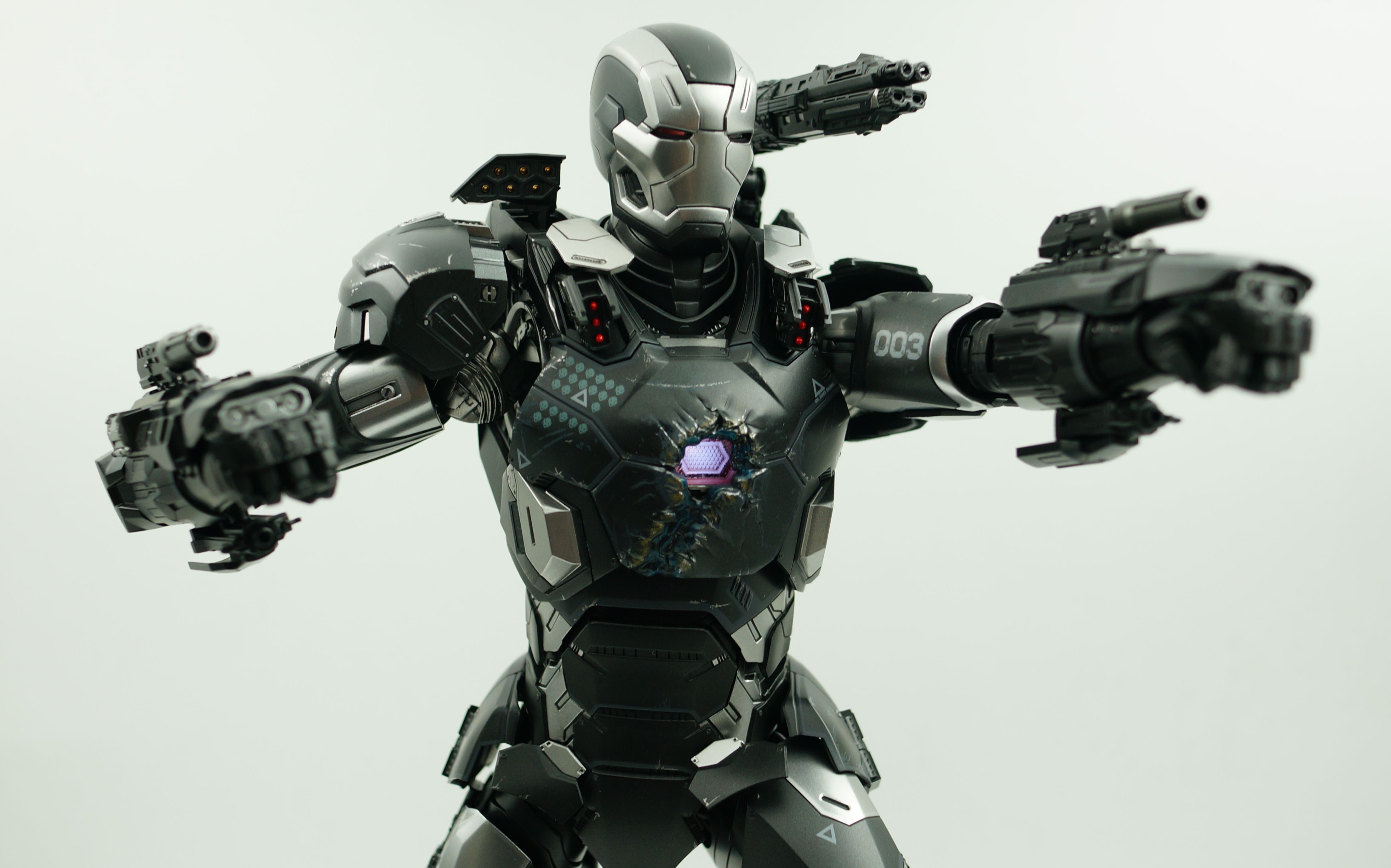 【庄稼简评】hottoys 美国队长3 内战 合金版战争机器mk3