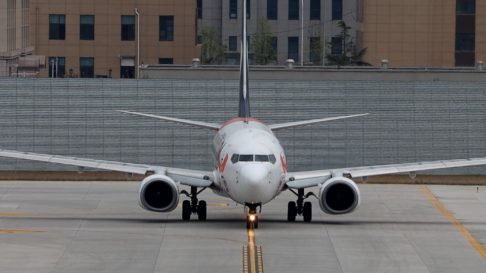 山东航空738进跑道