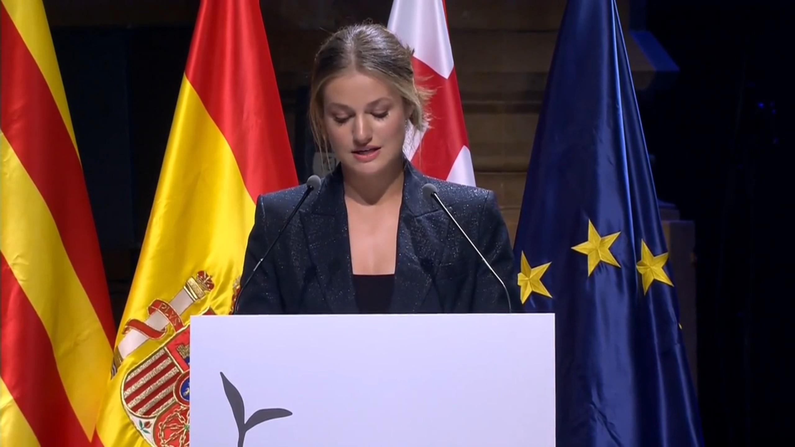 "莱昂诺尔公主从"世界的复杂性"角度介绍2025年赫罗纳公主奖获奖者"