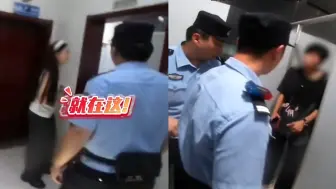 Video herunterladen: 女子公厕换衣服发现闪光灯偷拍 民警围堵色狼行拘7日