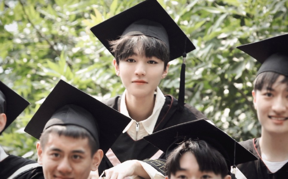 [105°的王俊凯毕业快乐]我们的大明星毕业啦!