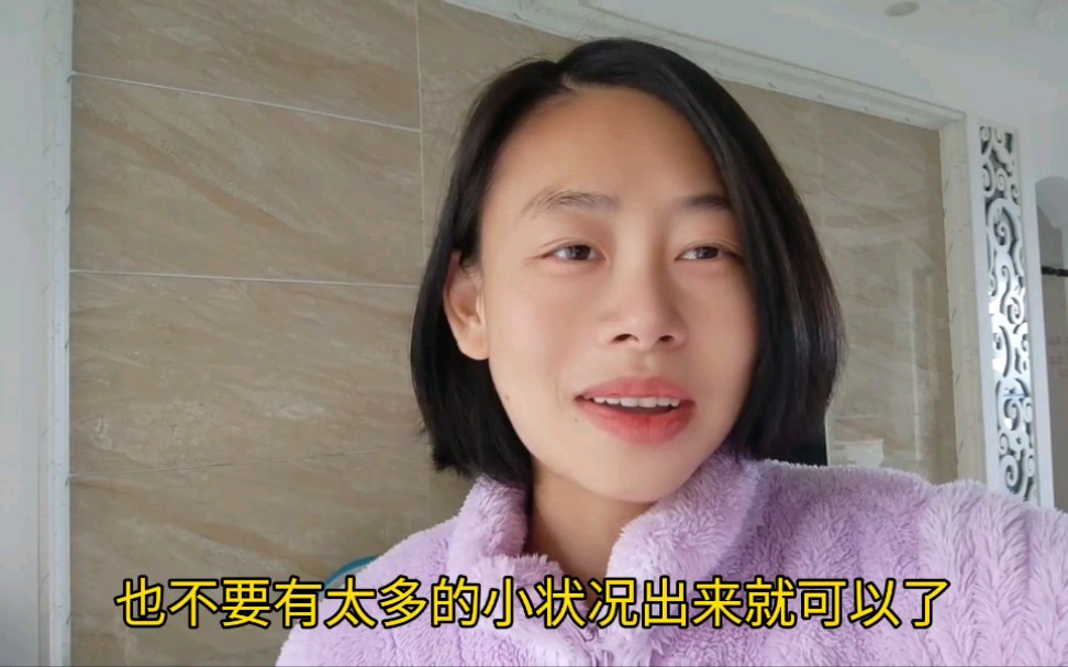 [图]杰琪妈妈一家欢喜过大年，女儿有新衣服，儿子有新玩具，虎年吉祥