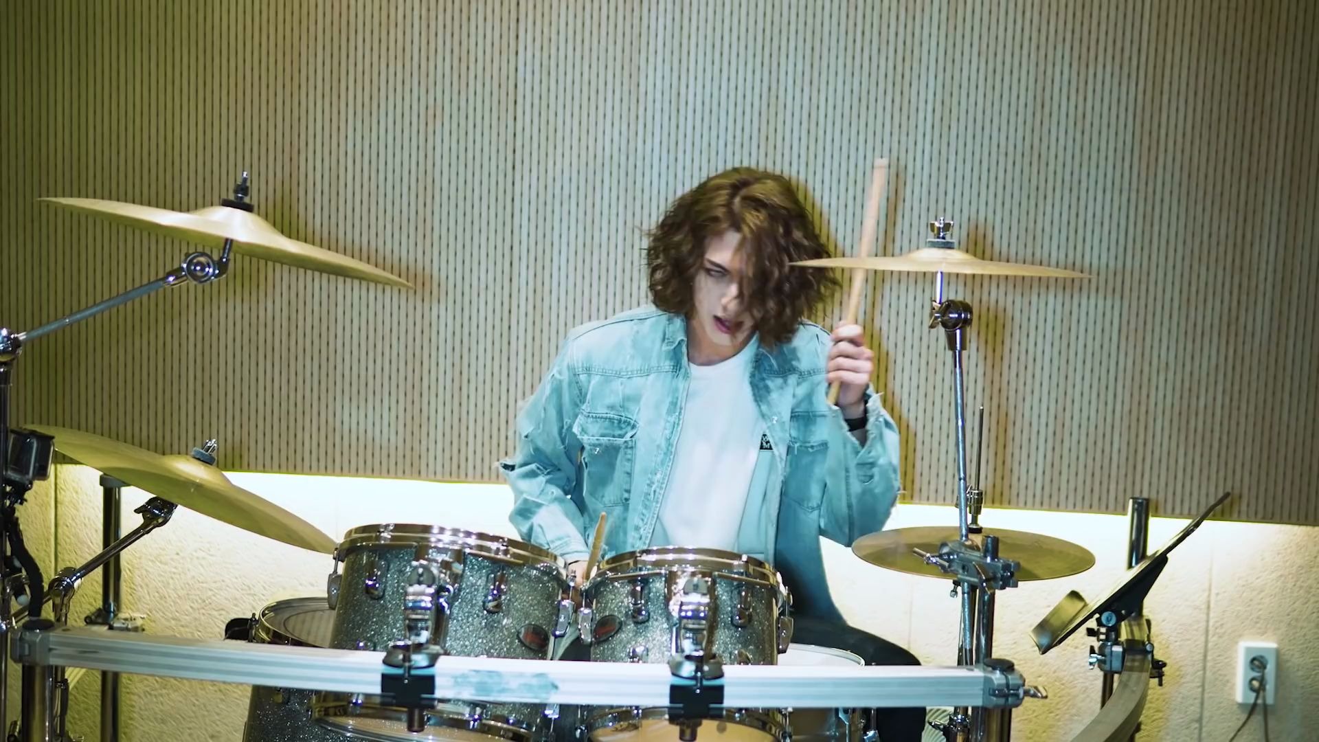 【转载】【美男子尊】身强体美的腹肌帅哥打击乐victor(drum cover