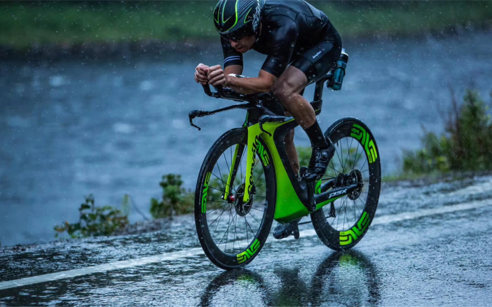 国外炫酷的铁三车