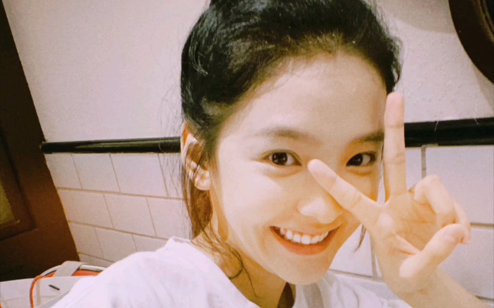 超级可爱的章若楠小姐姐_哔哩哔哩_bilibili