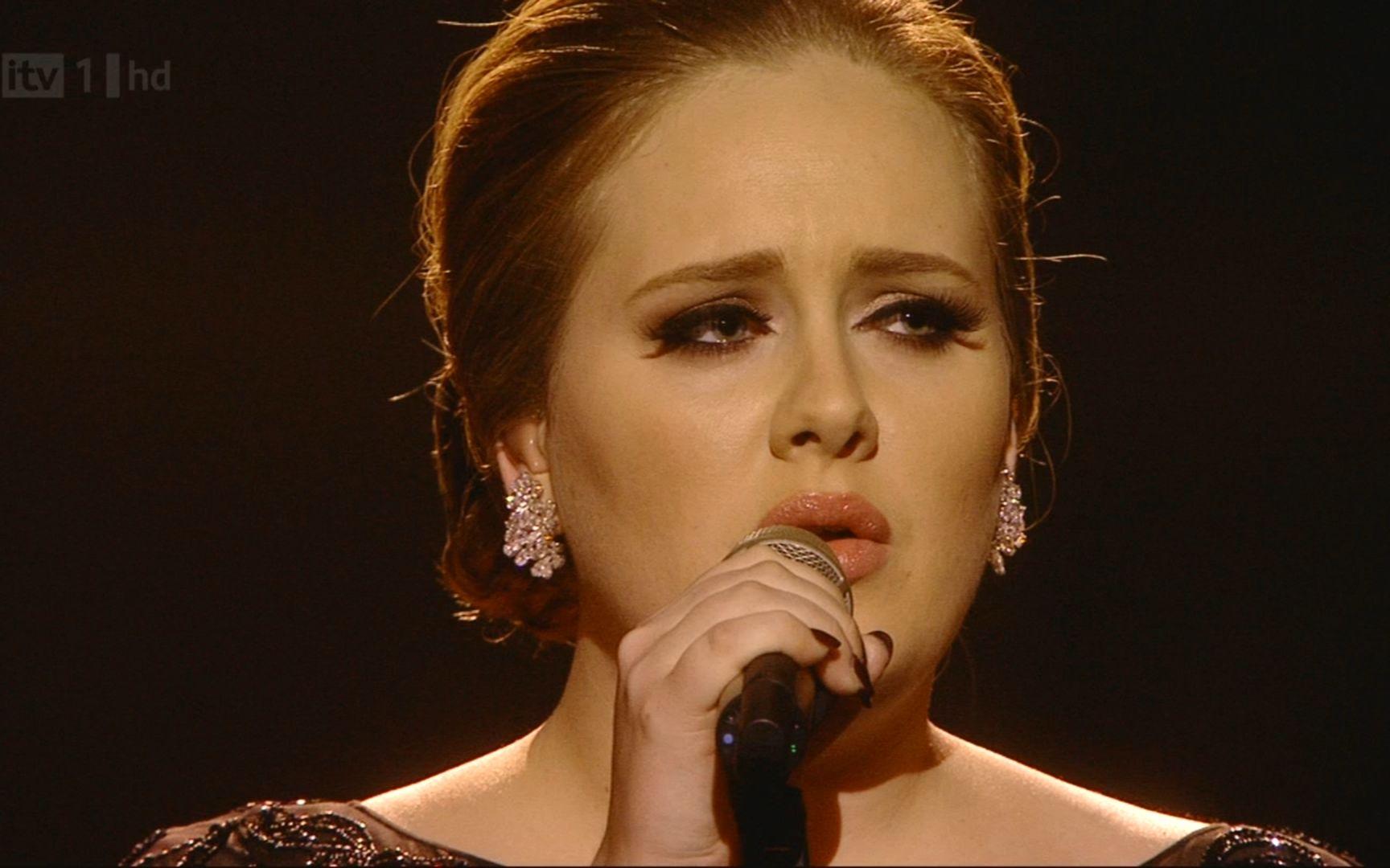 [图]Adele - Someone Like You @ The Brit Awards 2011.02.15