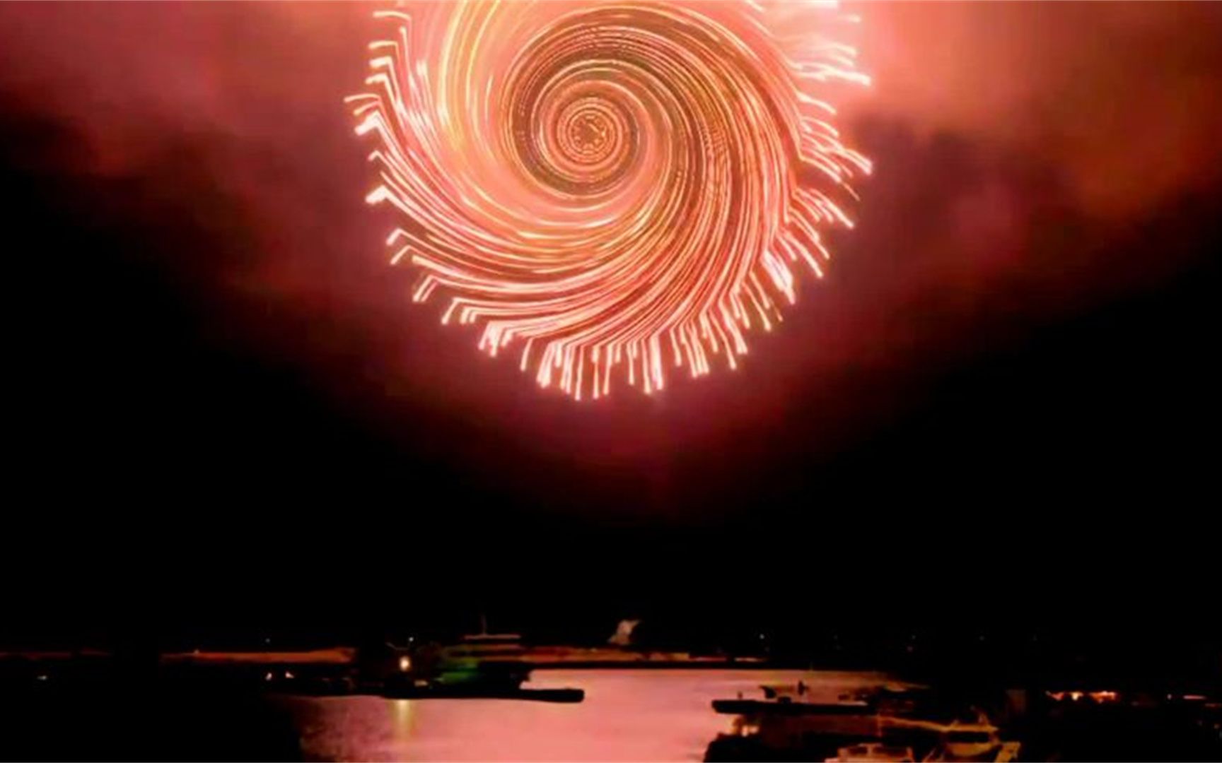 烟花的内部构造,如此浪漫的旋转烟花记得分享给你爱的人#烟花