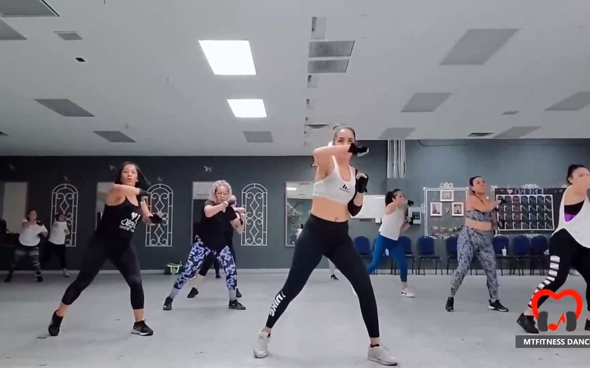 [图]CARDIO DANCE WITH CLAU & PATY有氧操全程站立 含跳跃、深蹲