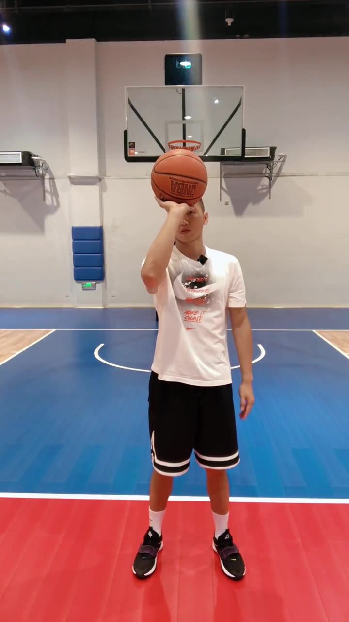 篮球教学 投篮 持球姿势