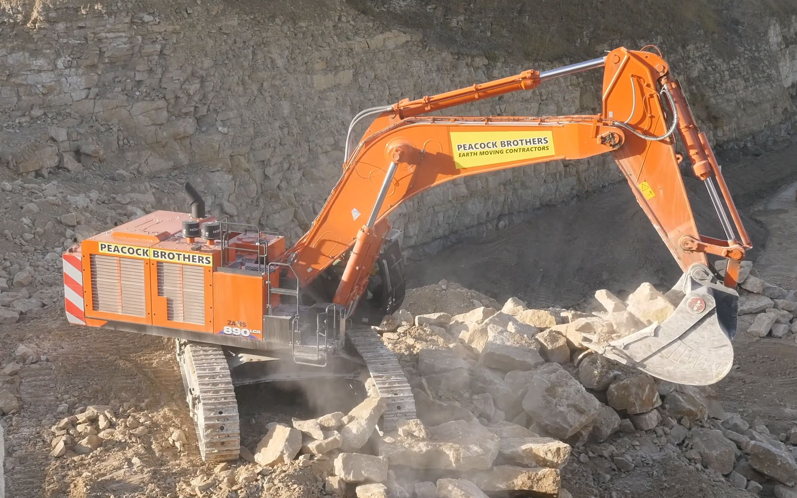 新日立zaxis890挖掘机采石场施工4k