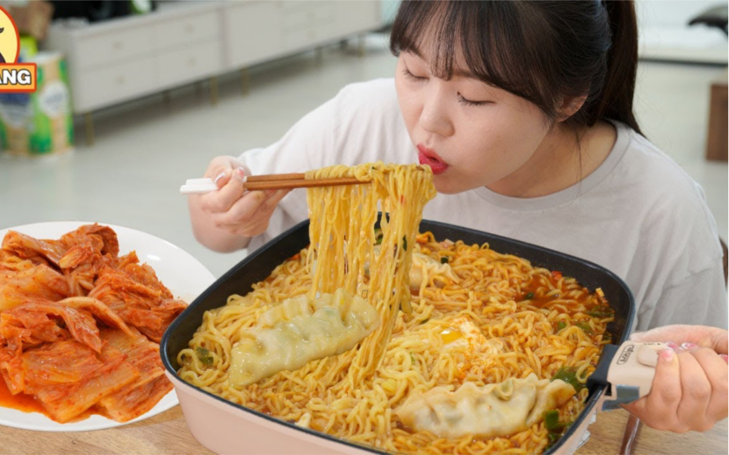21更新 | 中文字幕 韩国人宿醉后必吃泡面配泡菜真解酒!